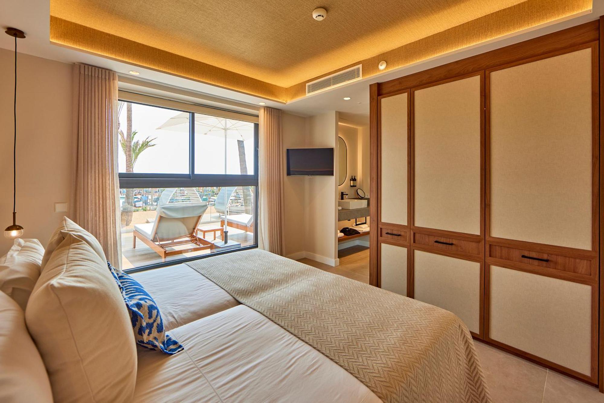 Universal Grand Leon & Spa Colonia de Sant Jordi Bagian luar foto