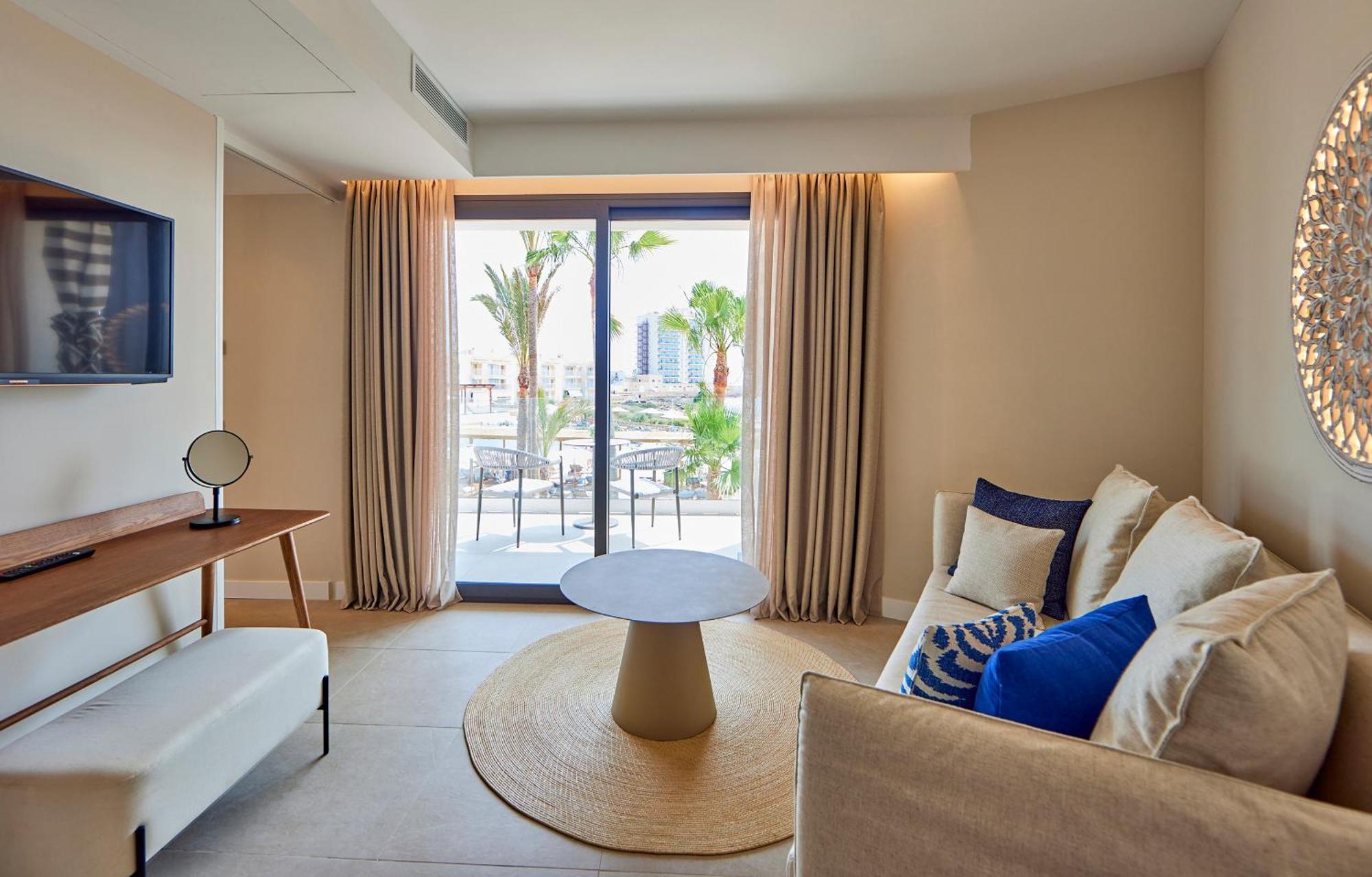 Universal Grand Leon & Spa Colonia de Sant Jordi Bagian luar foto