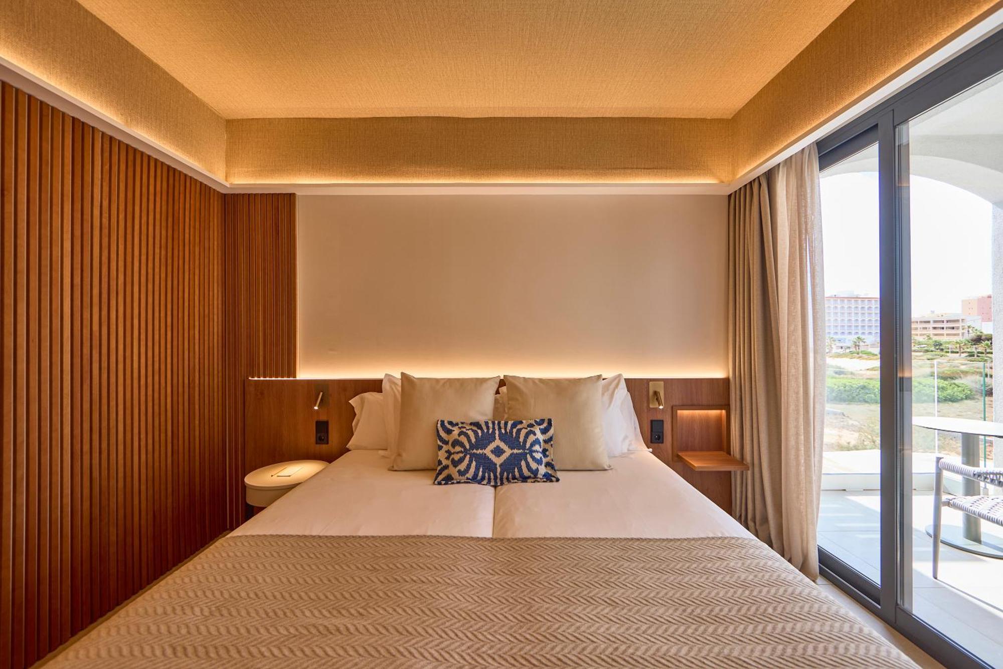 Universal Grand Leon & Spa Colonia de Sant Jordi Bagian luar foto